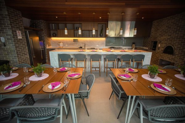 Discover how uk bars revolutionize customer experiences through innovative design elements