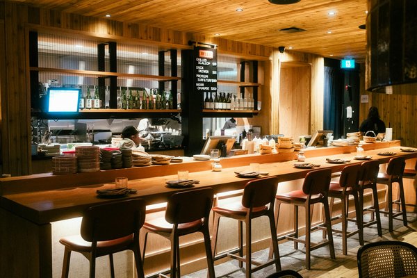 How to keep up with the latest kitchen trends in the uk: top tips and resources